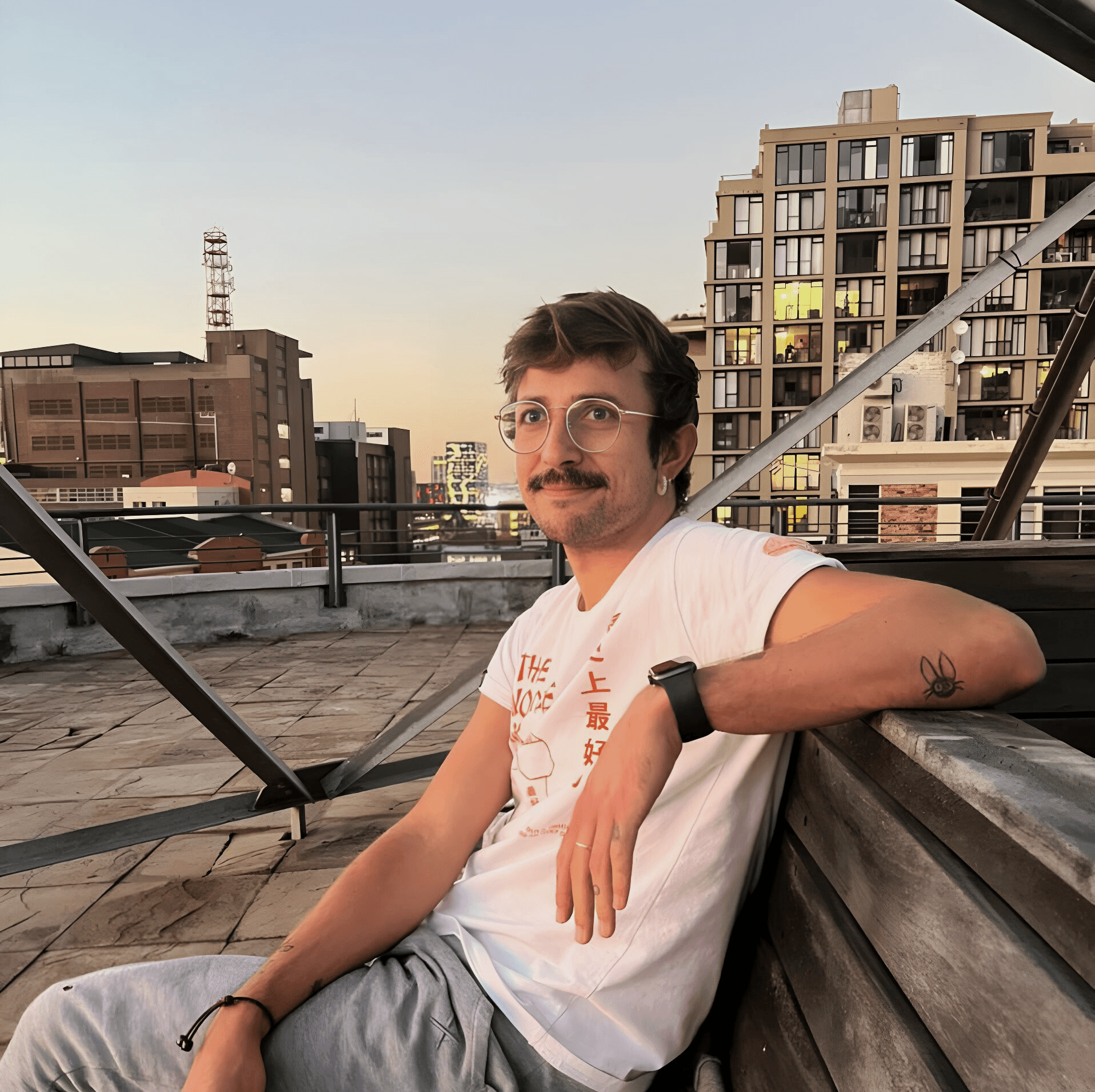 Jomiro Eming — Visual Designer & Storyteller